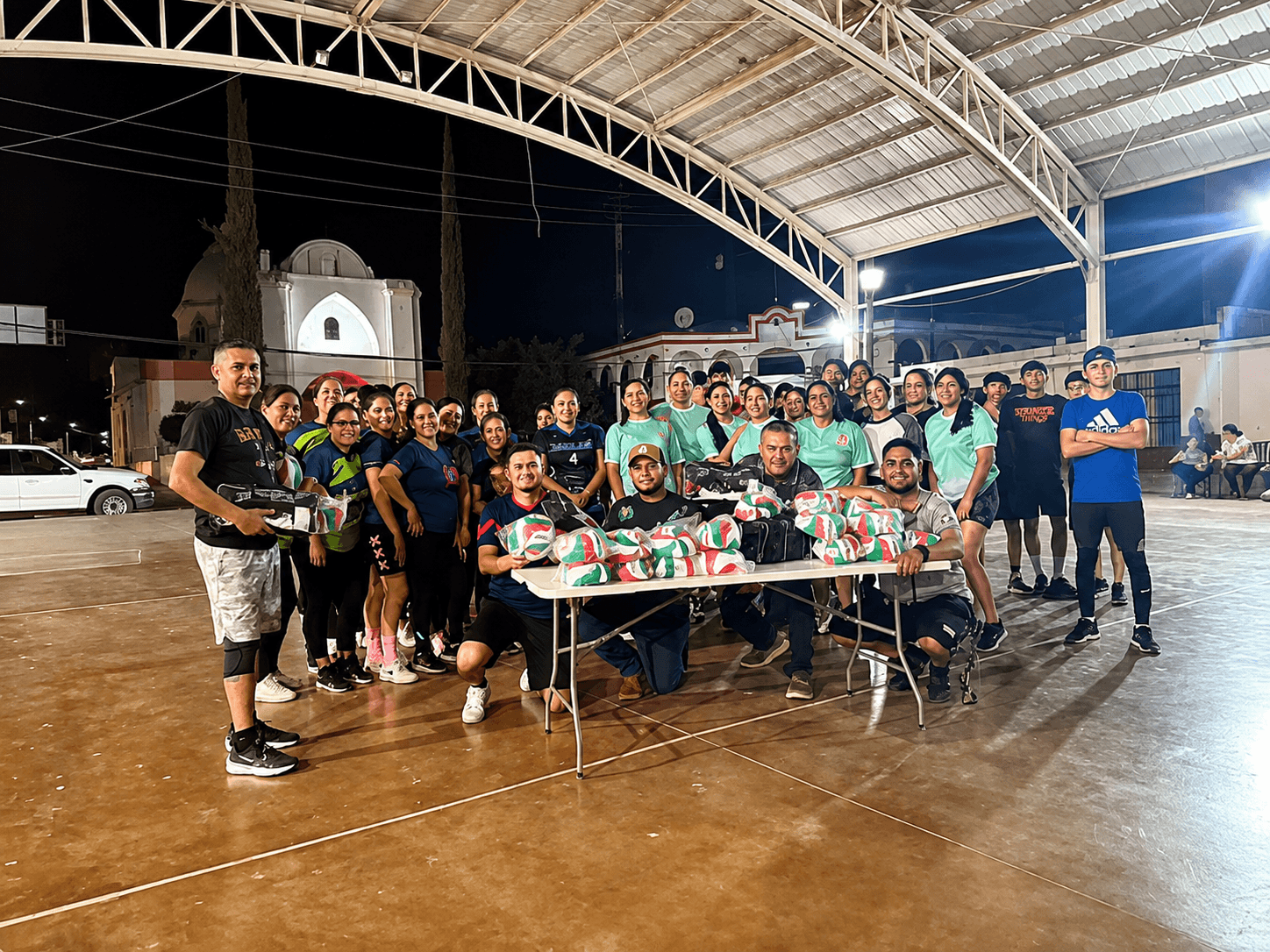DONACIÓN DE MATERIAL DEPORTIVO