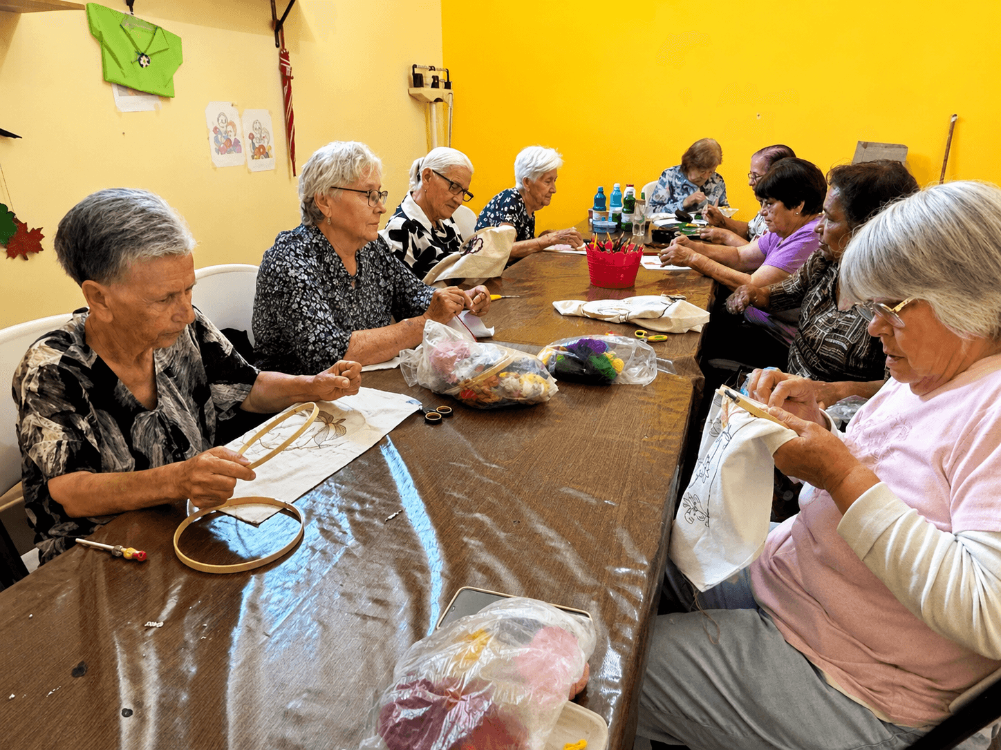 TALLERES Y ACTIVIDADES PARA ADULTOS MAYORES EN CASA DE LOS ABUELOS