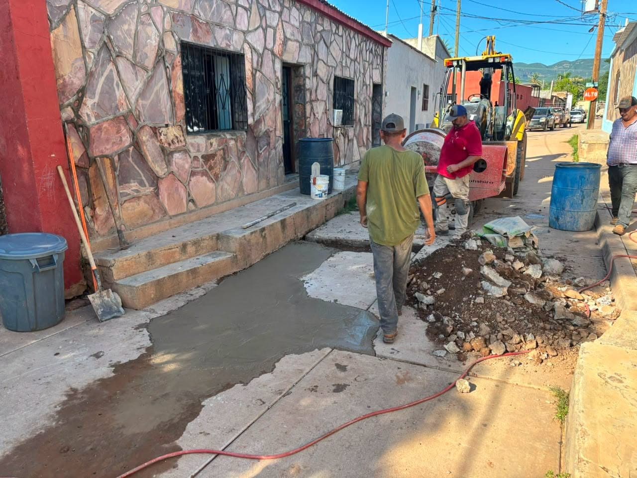 OOMAPAS SAHUARIPA REALIZA TRABAJOS DE BACHEO EN DISTINTAS CALLES DE LA CIUDAD